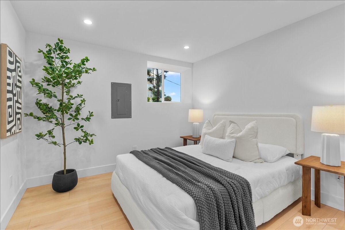 4011 SW Maryland Place , Seattle, WA 98116