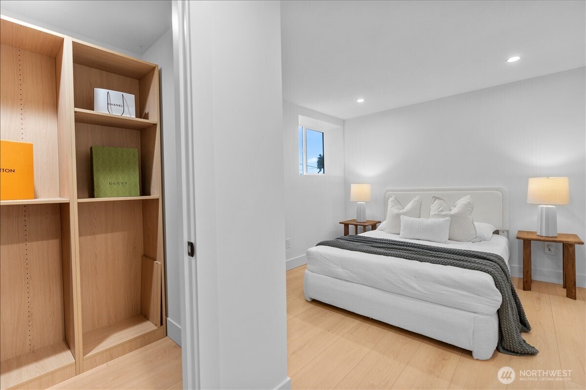 4011 SW Maryland Place , Seattle, WA 98116