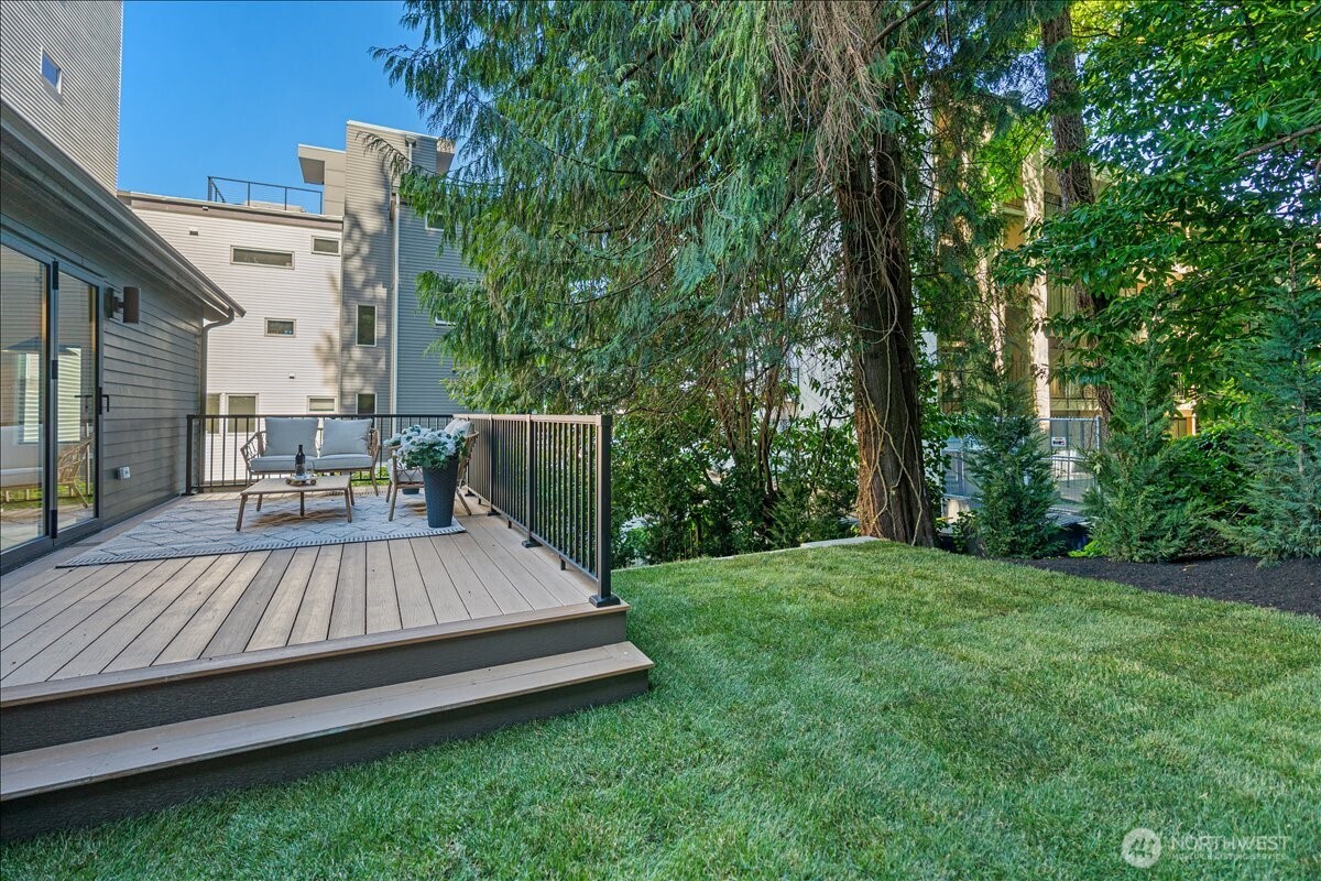 4011 SW Maryland Place , Seattle, WA 98116