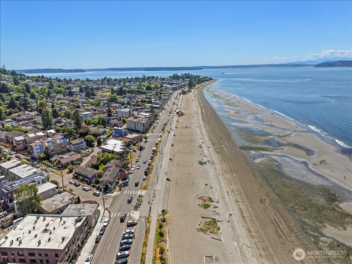 4011 SW Maryland Place , Seattle, WA 98116