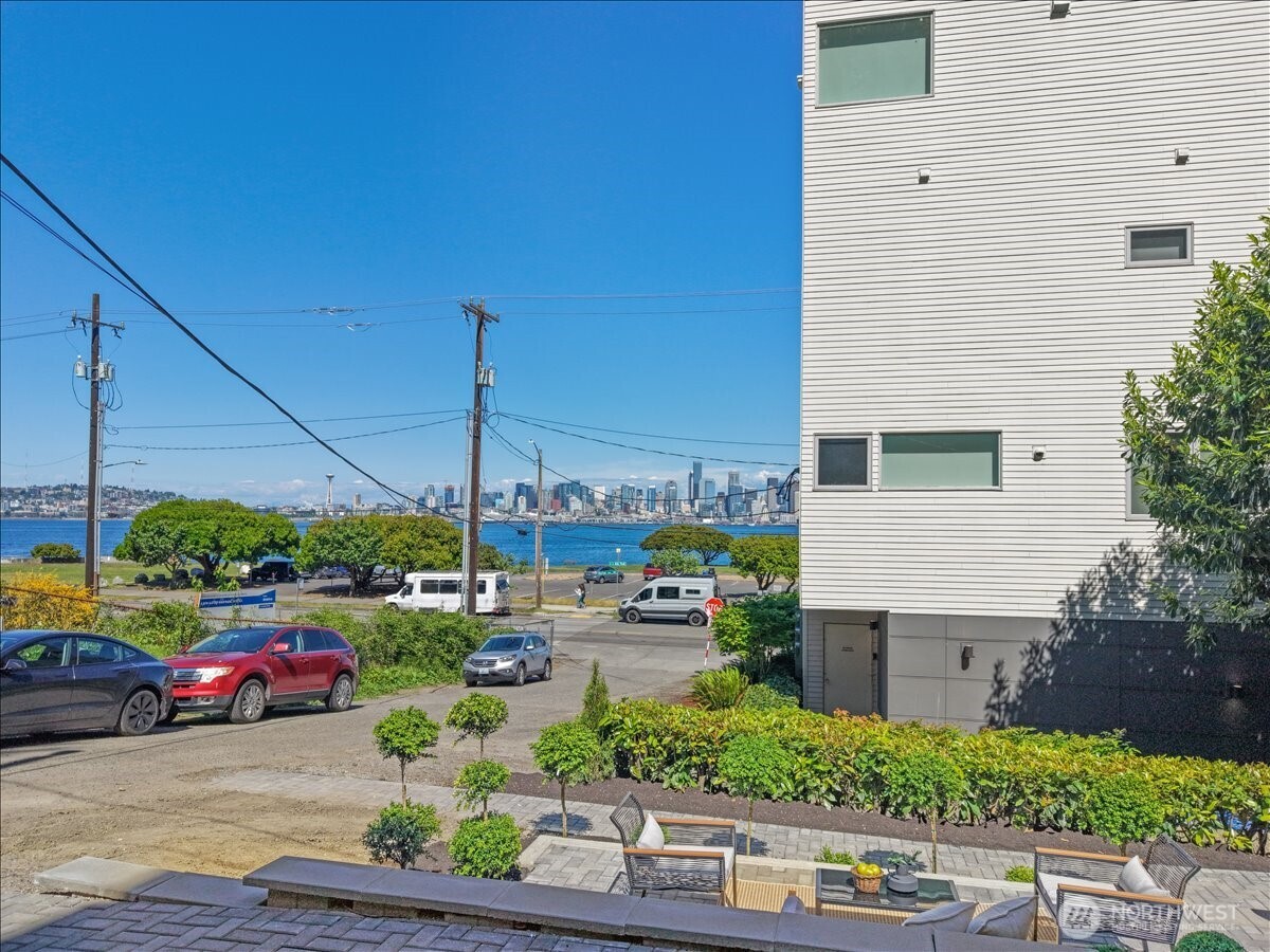 4011 SW Maryland Place , Seattle, WA 98116