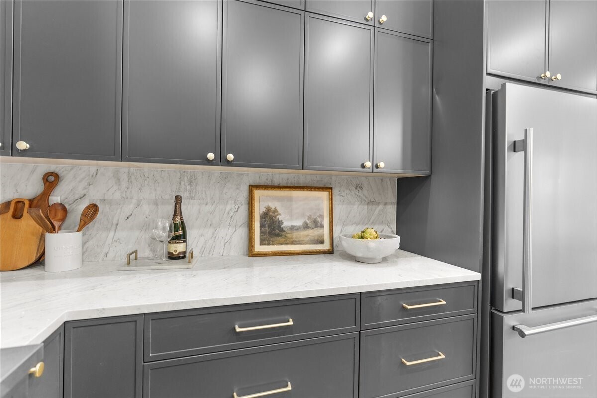 4011 SW Maryland Place , Seattle, WA 98116