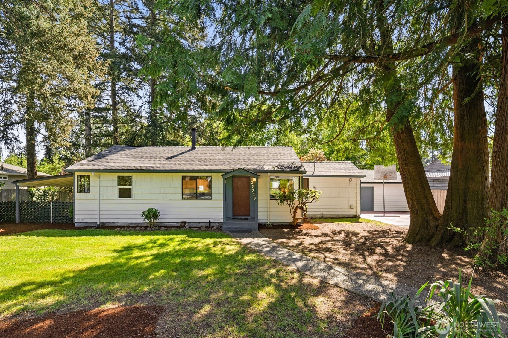 13718 27th Ave NE, Seattle, WA 98125