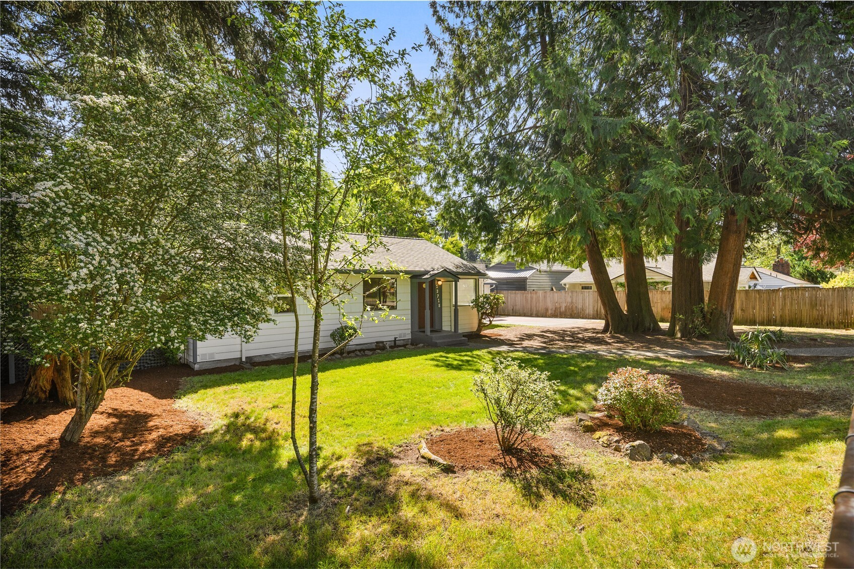 13718 27th Ave NE, Seattle, WA 98125