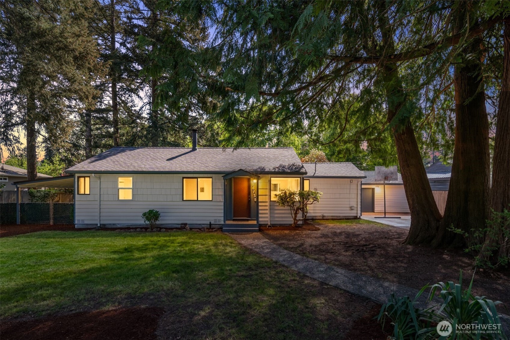 13718 27th Ave NE, Seattle, WA 98125