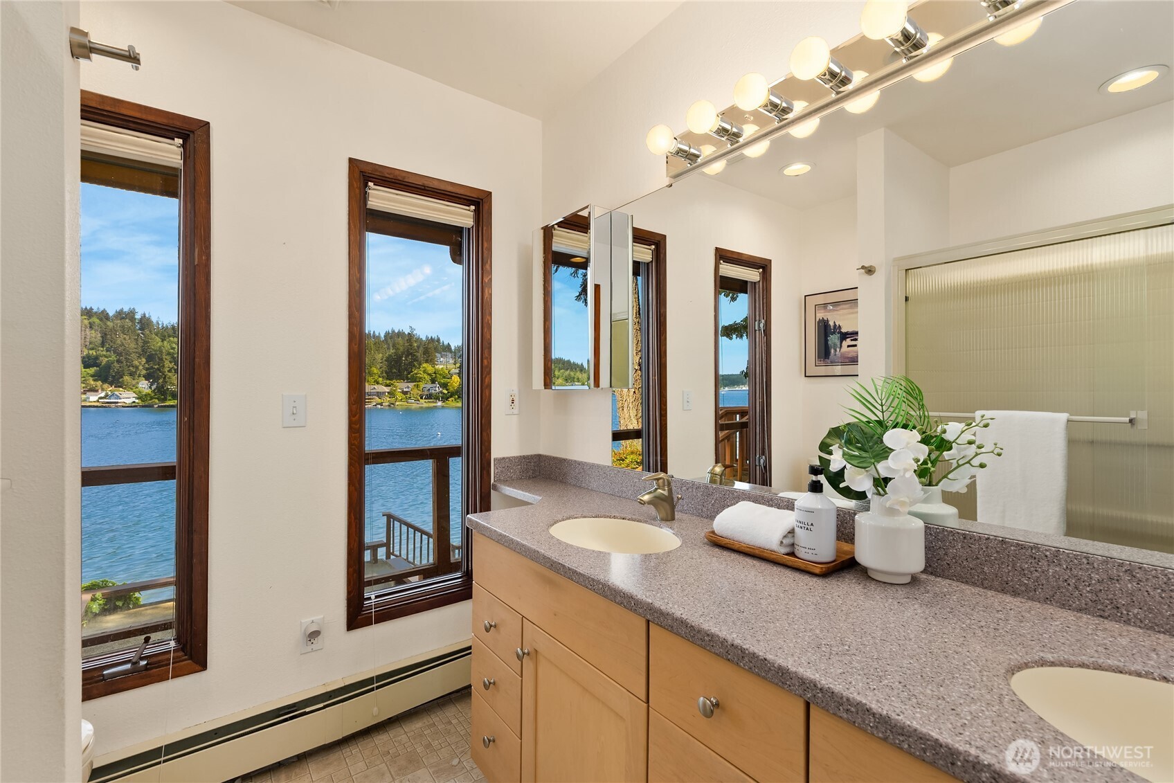 1678 NE Jacobson Road , Poulsbo, WA 98370