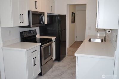 10110 Greenwood Avenue N #306, Seattle, WA 98133 - Photo 3
