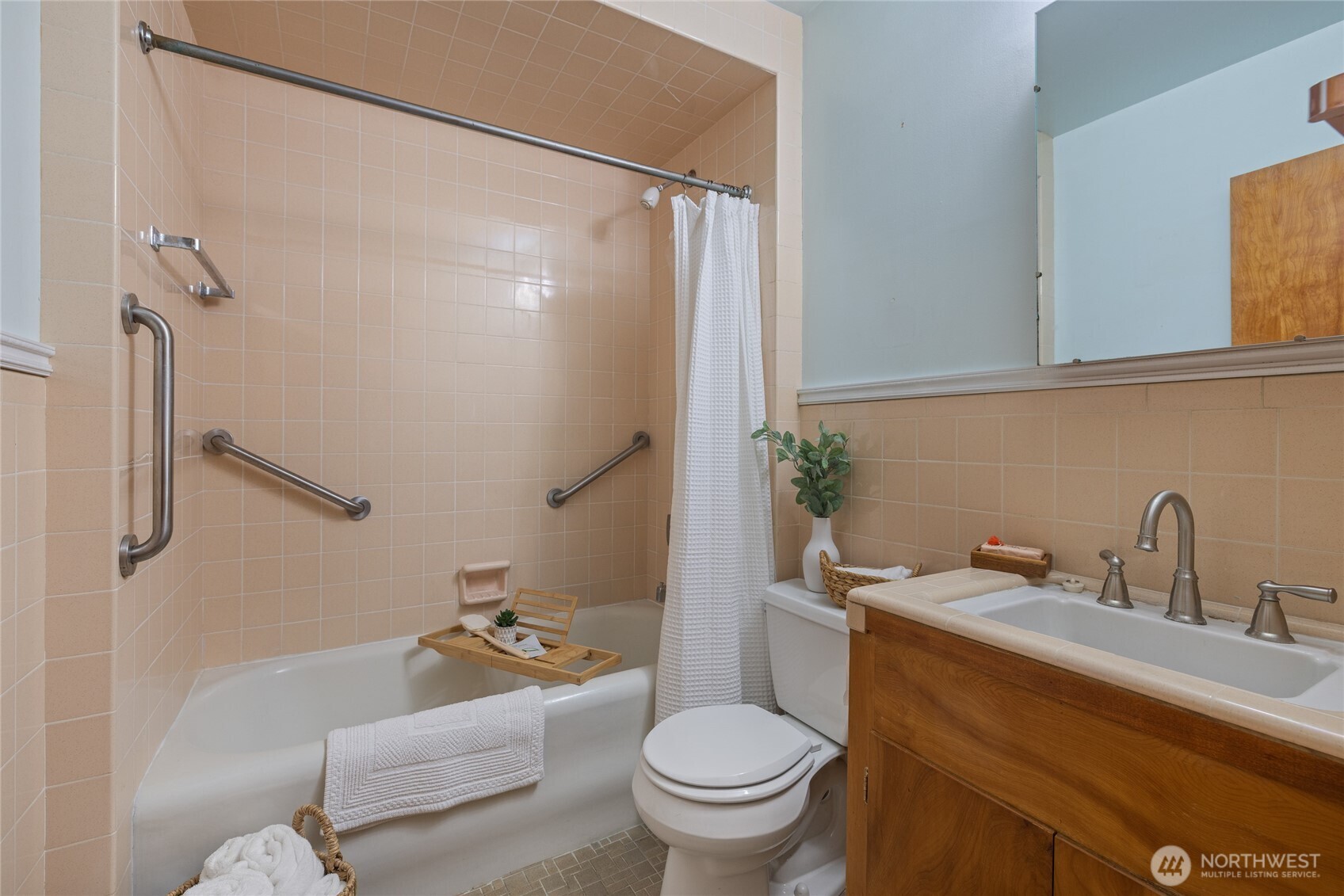 100 W Roanoke Street , Centralia, WA 98531-3430