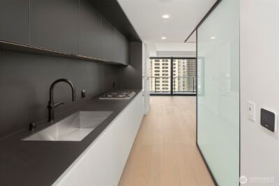 300 Virginia Street #1113, Seattle, WA 98121 - Photo 2