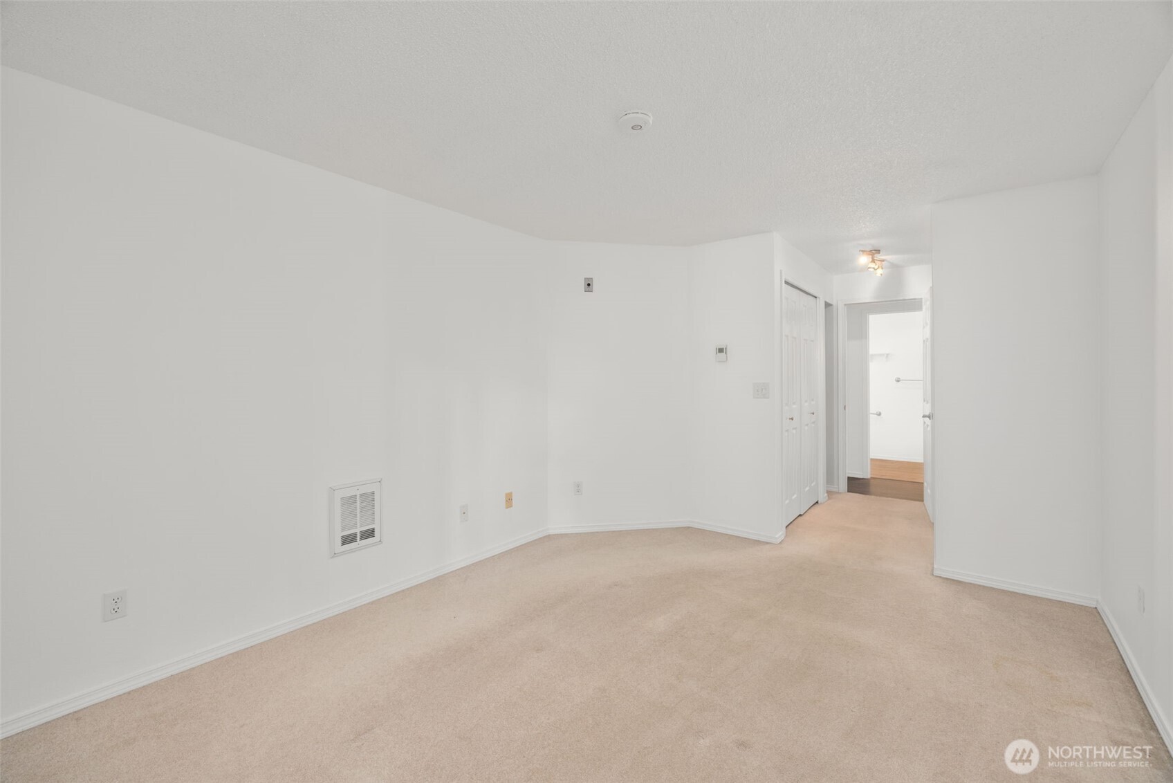 13717 Linden Avenue N #221, Seattle, WA 98133
