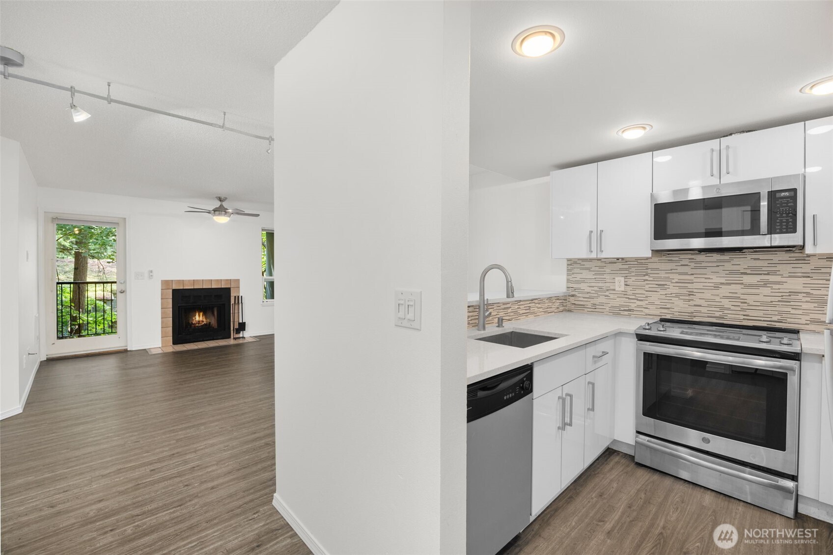 13717 Linden Avenue N #221, Seattle, WA 98133