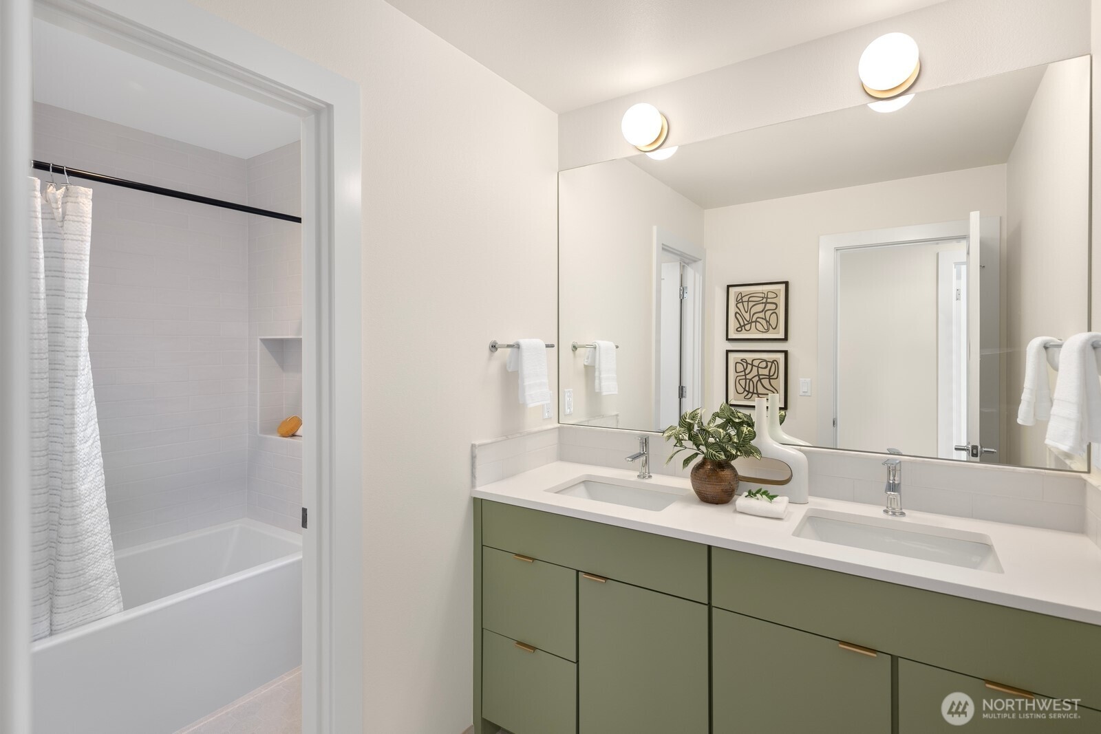 3250 29th Avenue W, Seattle, WA 98199