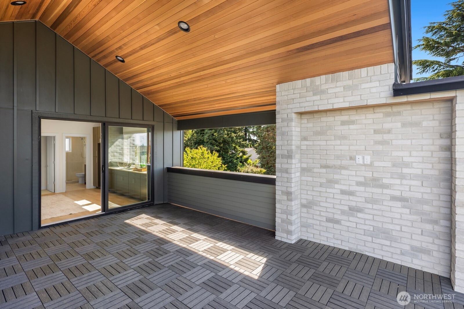 3250 29th Avenue W, Seattle, WA 98199