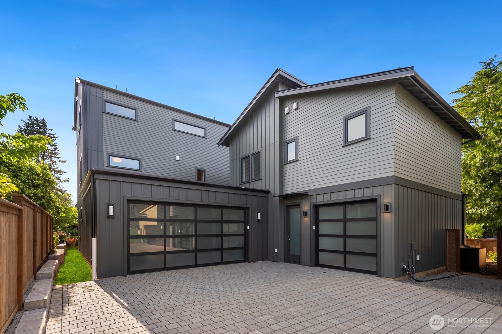 3250 29th Avenue W, Seattle, WA 98199