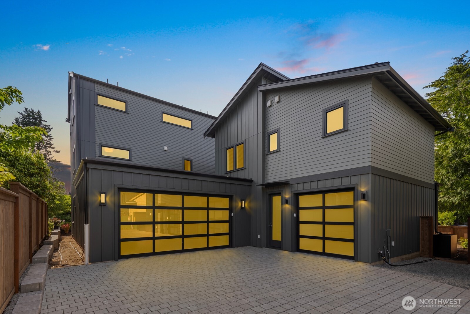 3250 29th Avenue W, Seattle, WA 98199