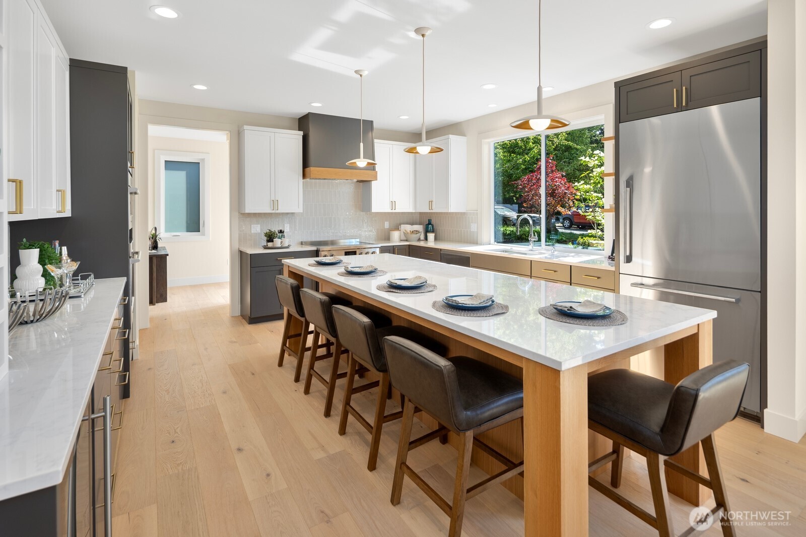3250 29th Avenue W, Seattle, WA 98199