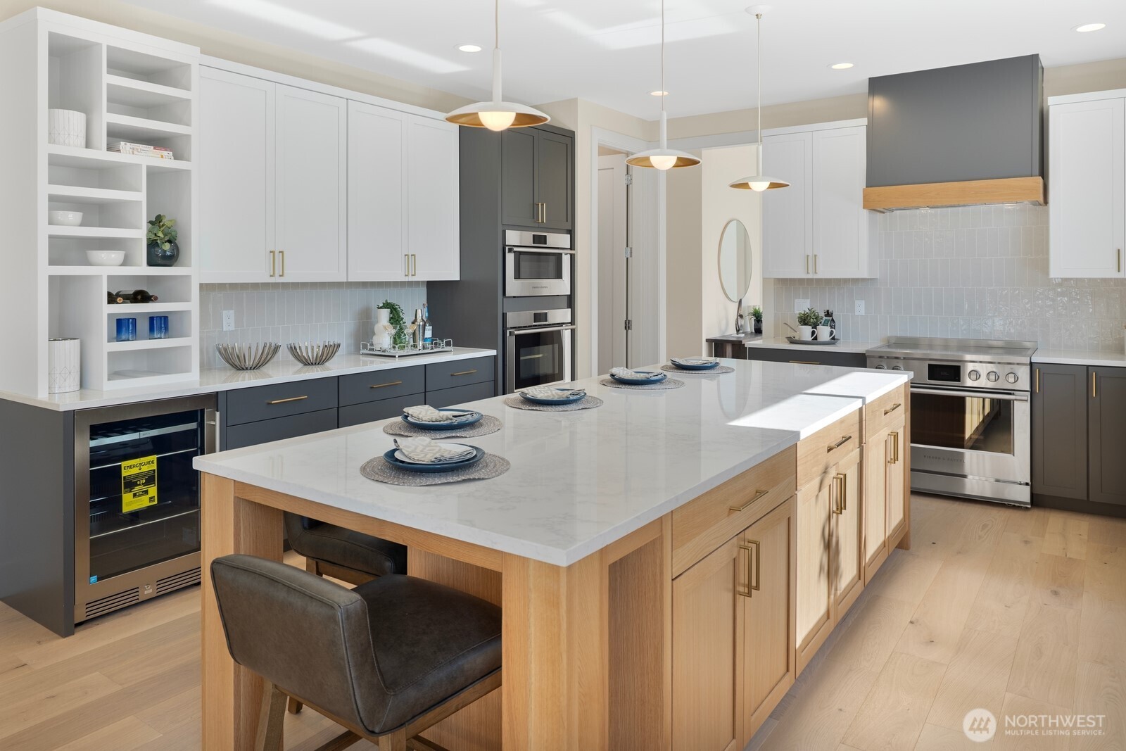 3250 29th Avenue W, Seattle, WA 98199