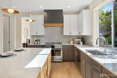 3250 29th Avenue W, Seattle, WA 98199 - Photo 9