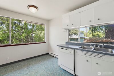 7529 Beacon Avenue S, Seattle, WA 98118 - Photo 11