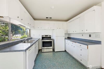 7529 Beacon Avenue S, Seattle, WA 98118 - Photo 9