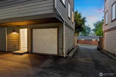 8509 A Interlake Avenue N, Seattle, WA 98103 - Photo 25
