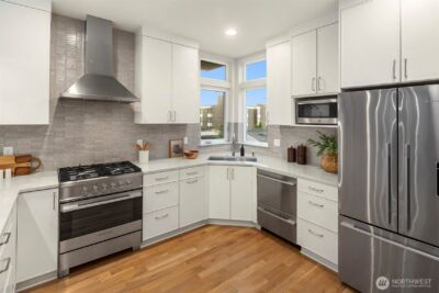 1516 Bigelow Avenue N, Seattle, WA 98109 - Photo 12