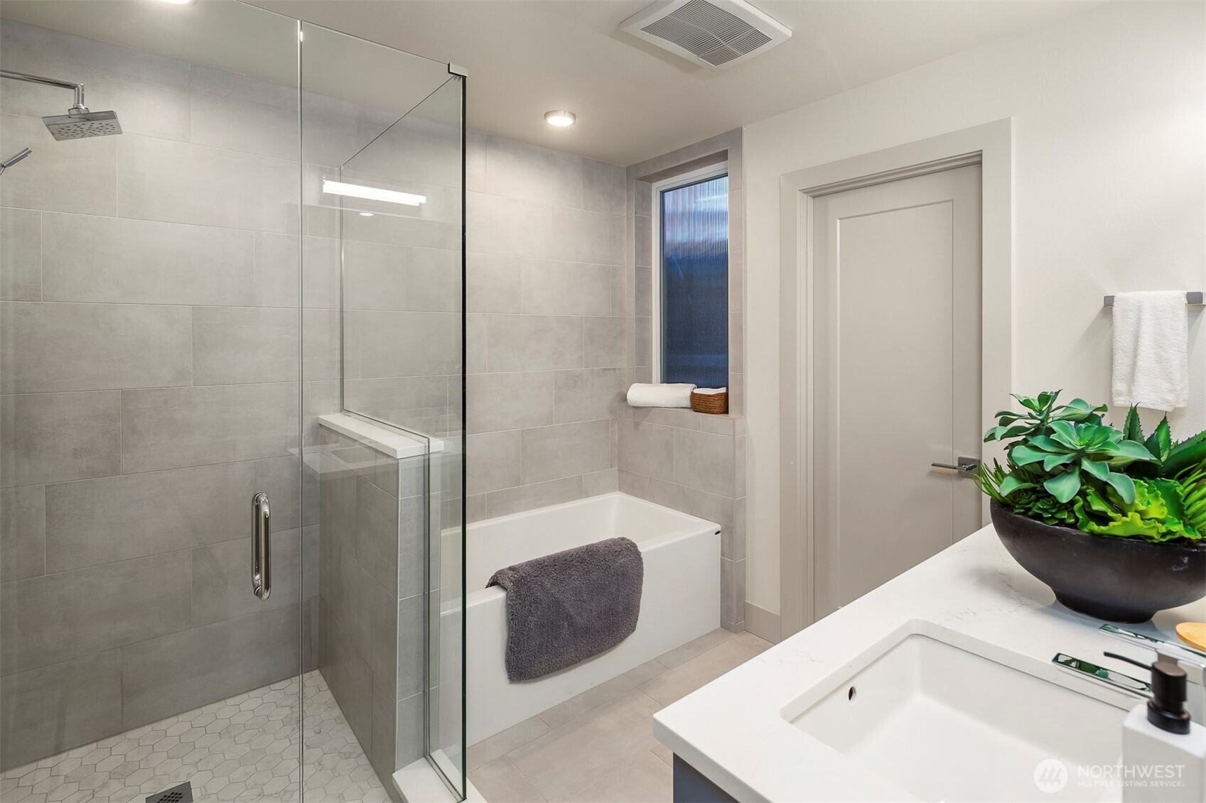 1516 Bigelow Avenue N, Seattle, WA 98109