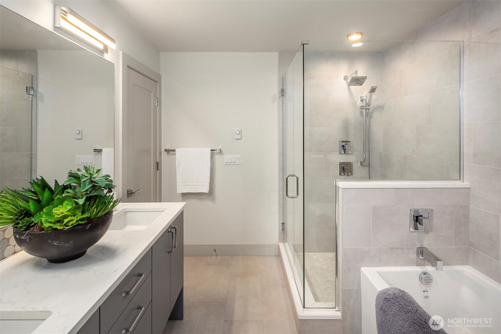 1516 Bigelow Avenue N, Seattle, WA 98109