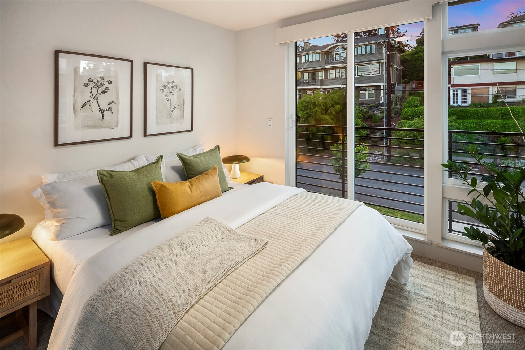 1516 Bigelow Avenue N, Seattle, WA 98109