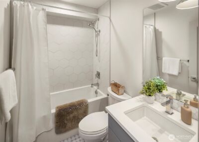 1516 Bigelow Avenue N, Seattle, WA 98109 - Photo 24