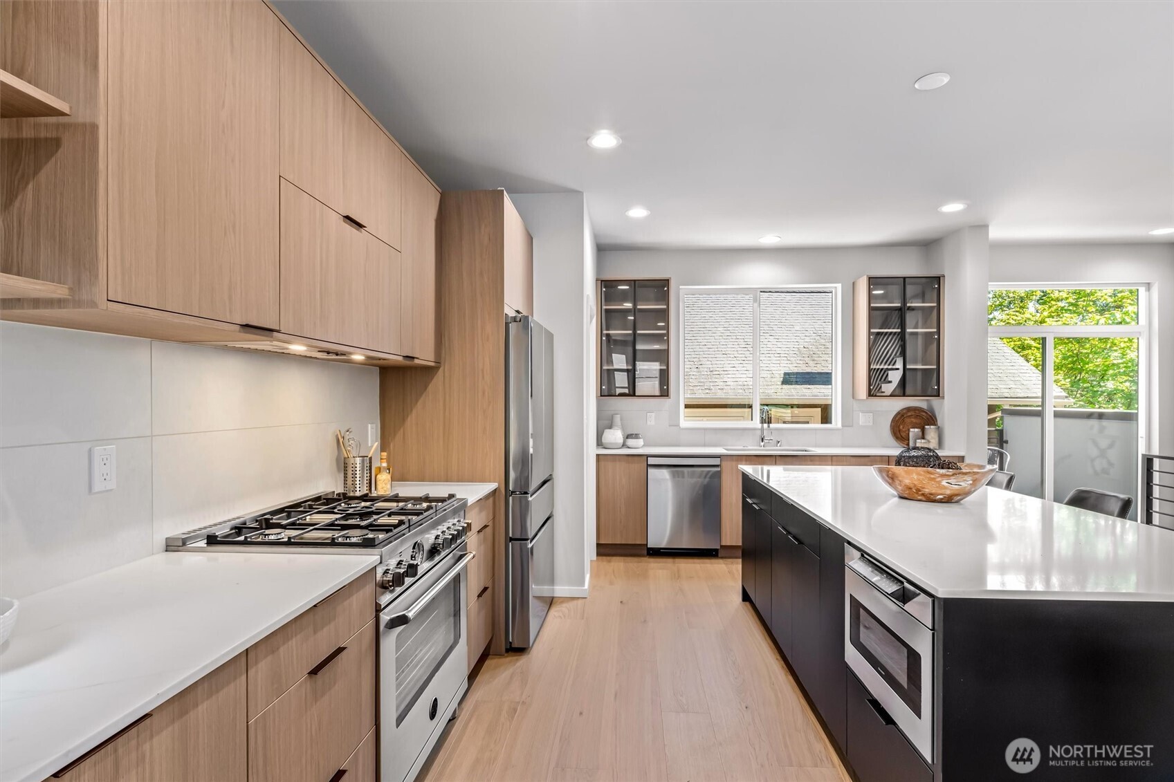 4460 Midvale Avenue N, Seattle, WA 98103