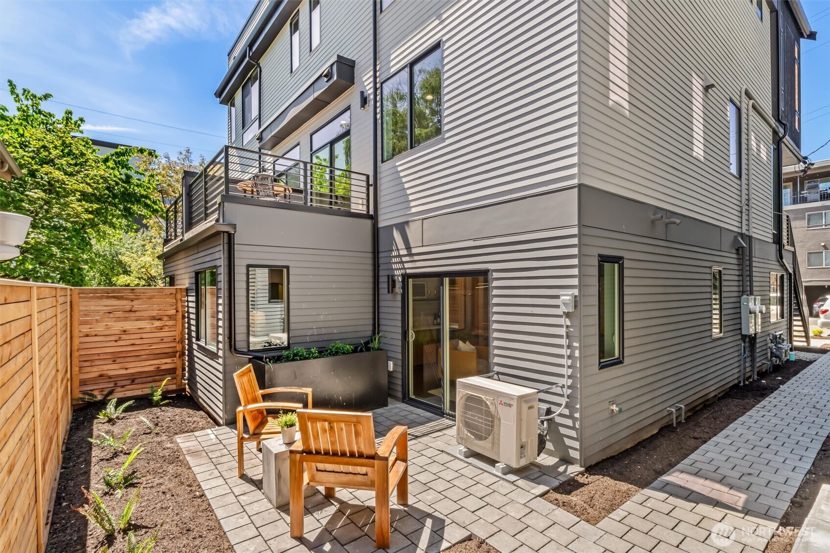 4460 Midvale Avenue N, Seattle, WA 98103