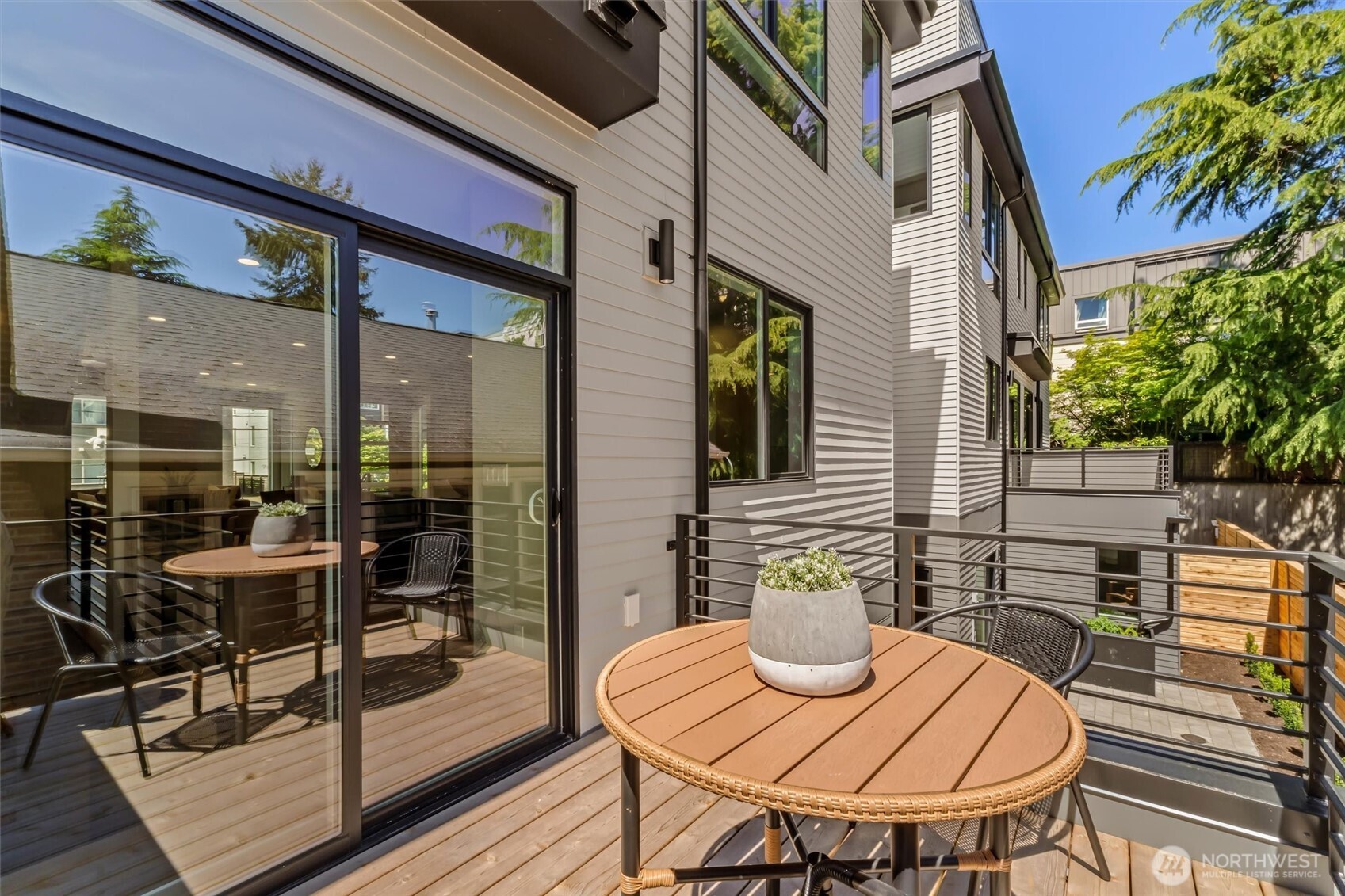 4460 Midvale Avenue N, Seattle, WA 98103