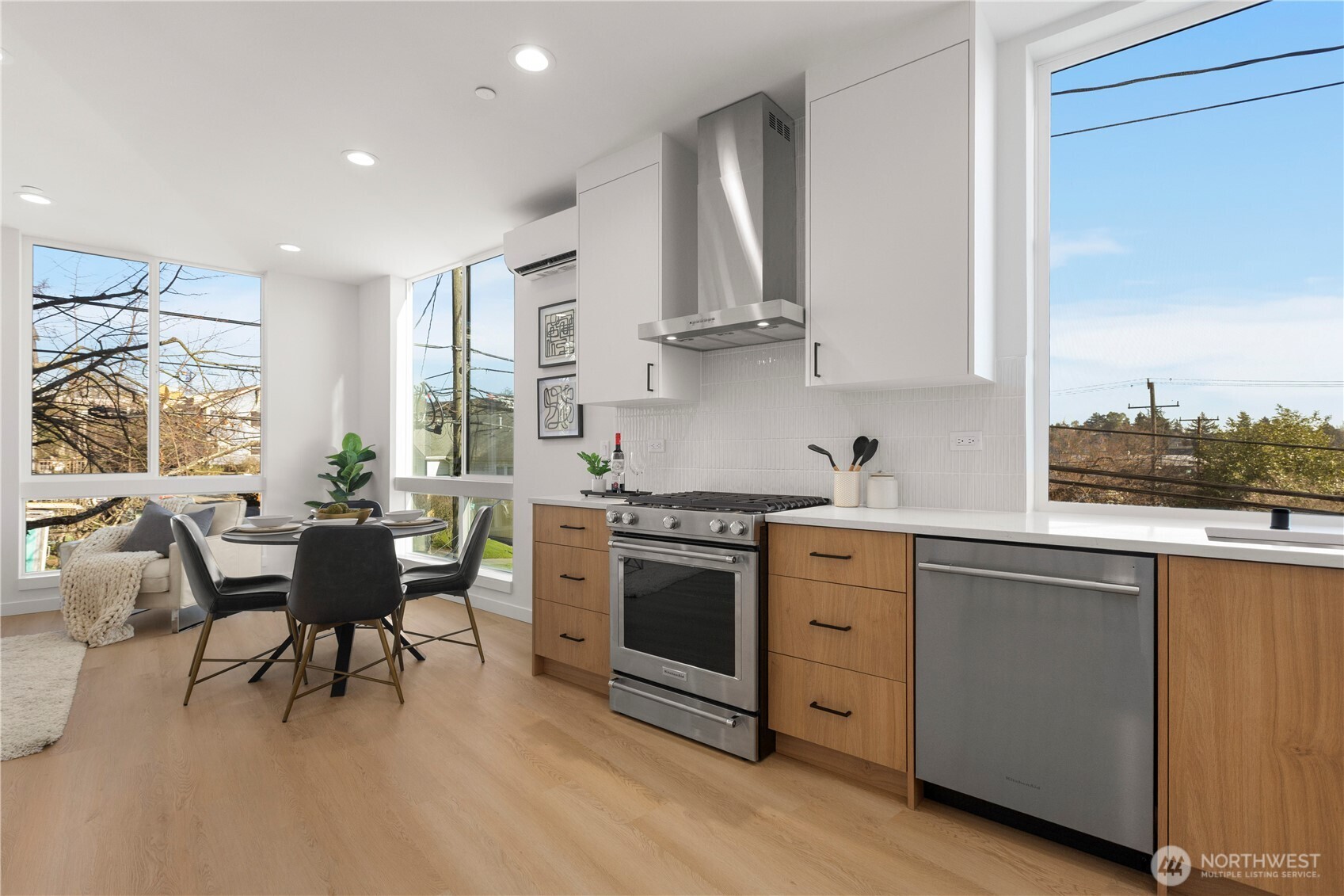 955 N 35th Street , Seattle, WA 98103