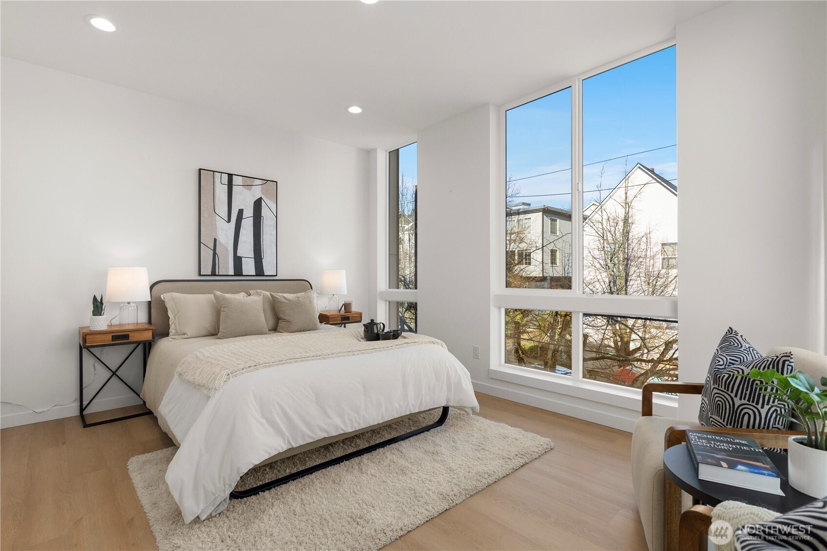 955 N 35th Street , Seattle, WA 98103