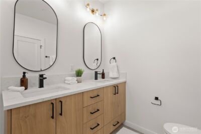 955 N 35th Street , Seattle, WA 98103 - Photo 20
