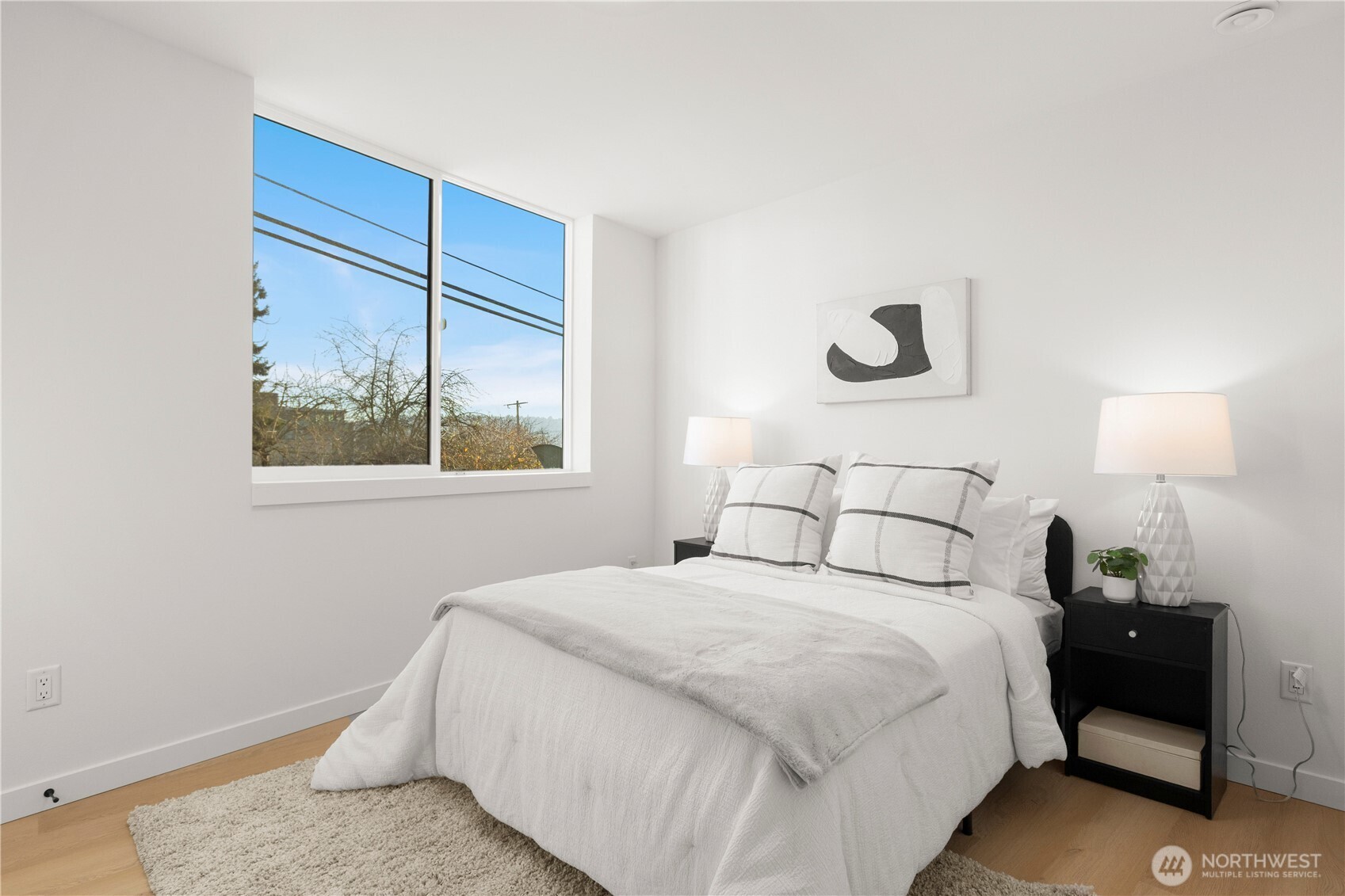 955 N 35th Street , Seattle, WA 98103
