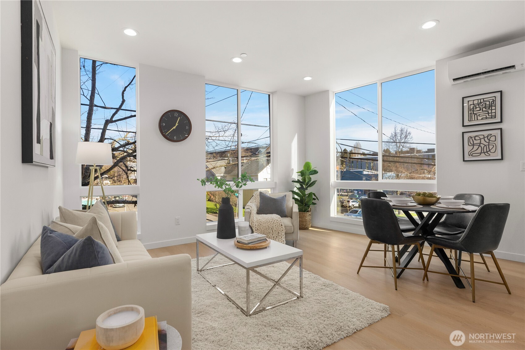 955 N 35th Street , Seattle, WA 98103