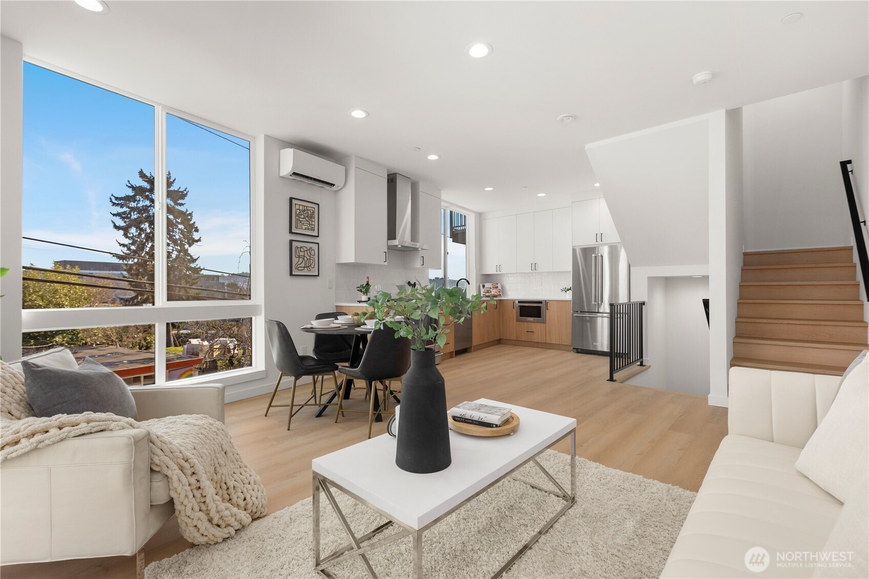 955 N 35th Street , Seattle, WA 98103