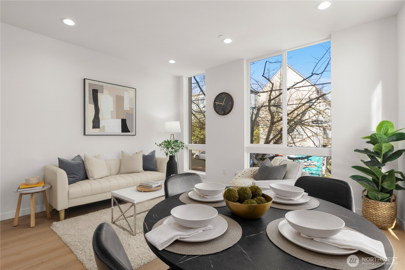 955 N 35th Street , Seattle, WA 98103