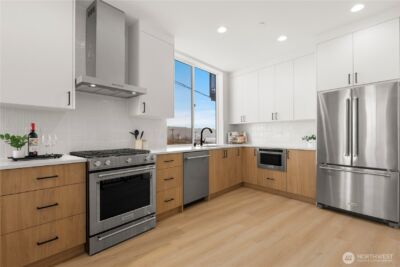 955 N 35th Street , Seattle, WA 98103 - Photo 10