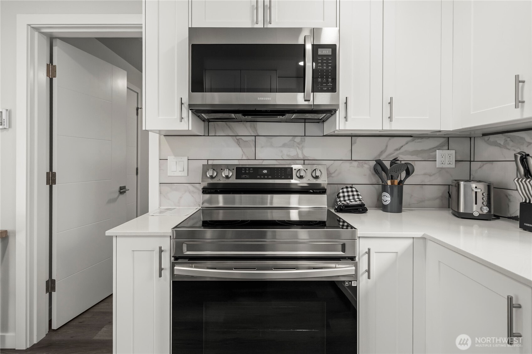 5643 16th Avenue SW, Seattle, WA 98106