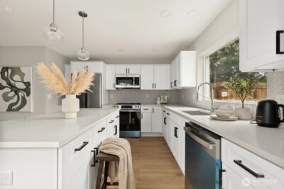 1404 N 136th Street , Seattle, WA 98125 - Photo 4