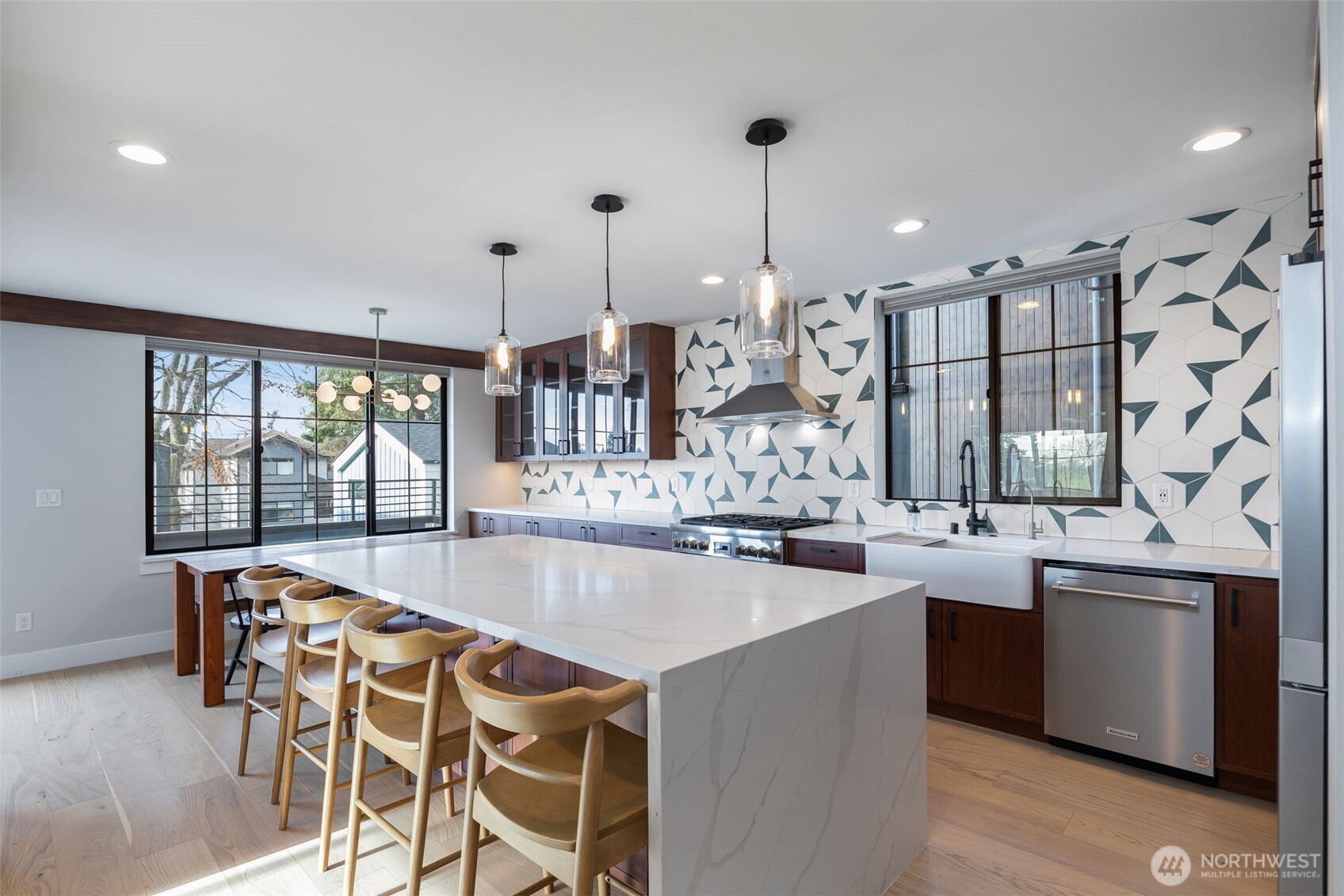 10715 2nd Avenue NW, Seattle, WA 98177-4807