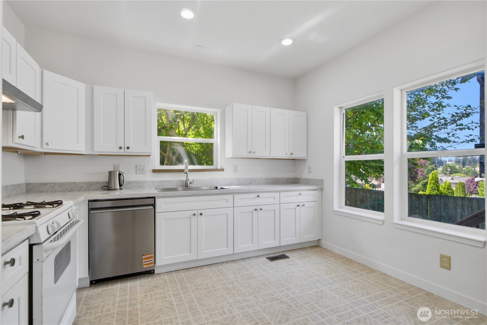 12730 15th Ave W , Everett, WA 98204