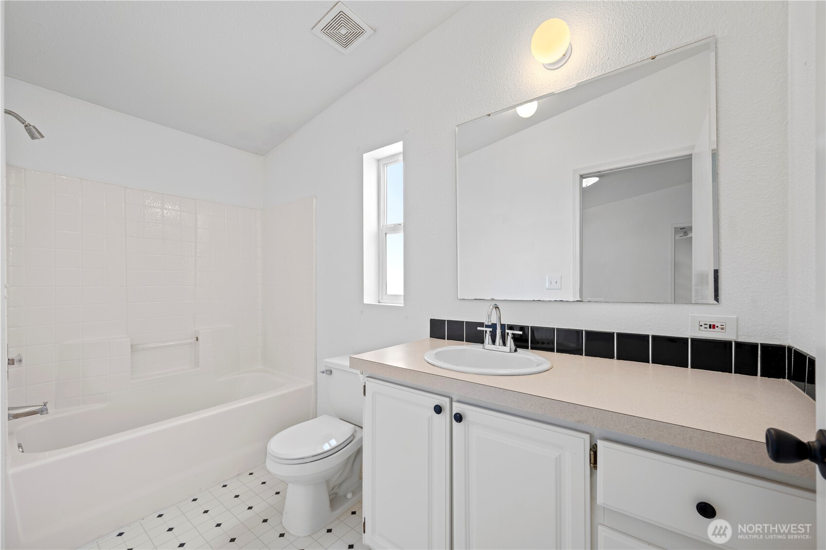 11100 4th Avenue W #22, Everett, WA 98204