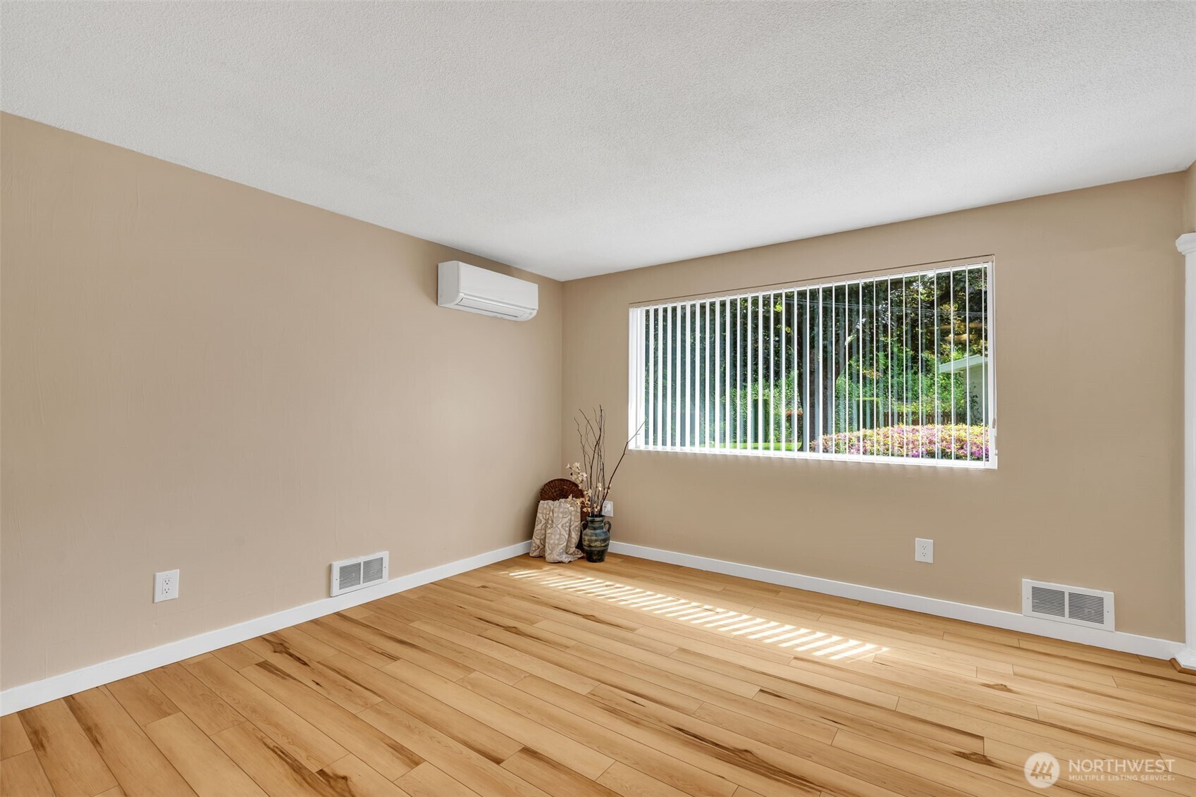 348 7th Place SE #Unit 1, Puyallup, WA 98372