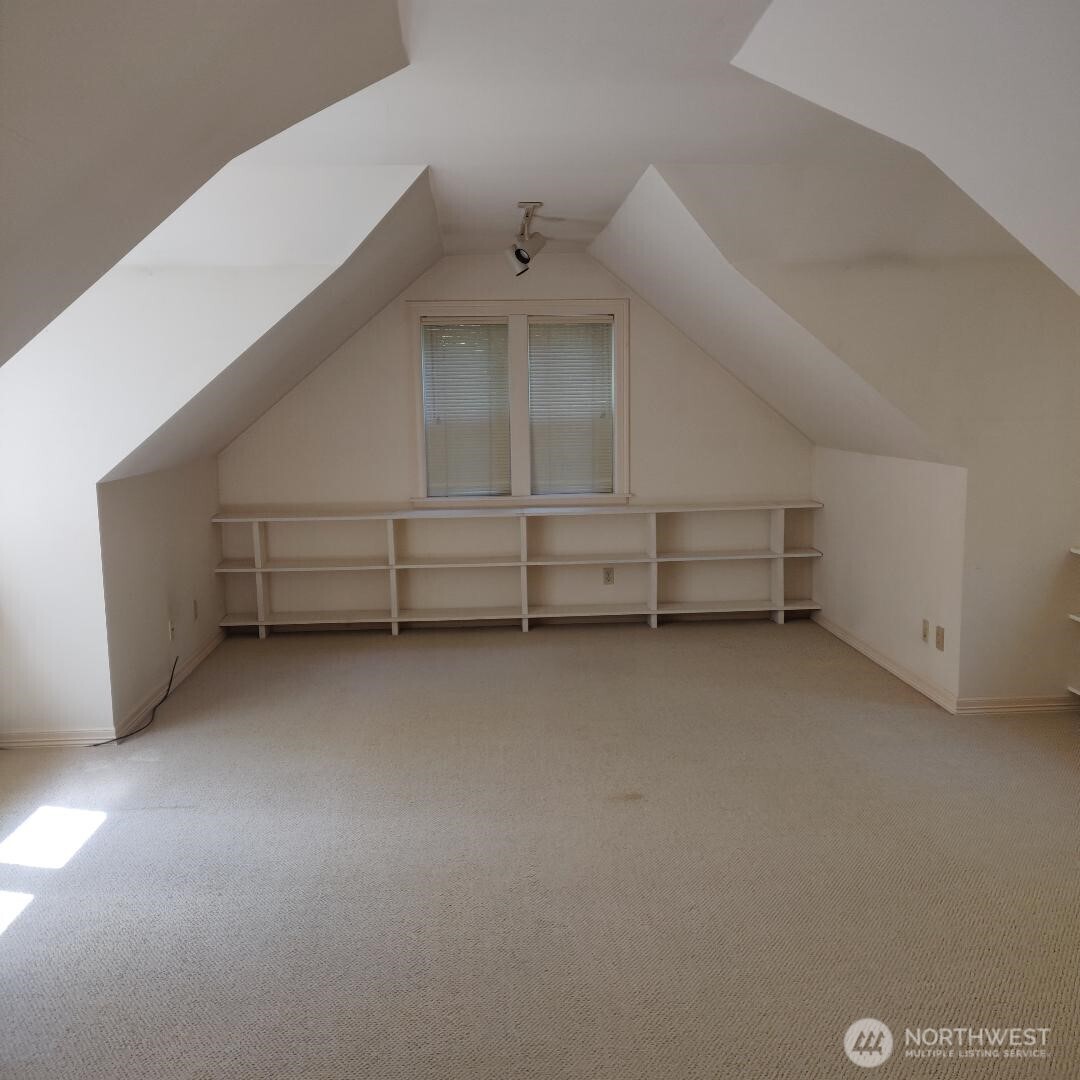 8511 Ferncliff Avenue NE, Bainbridge Island, WA 98110