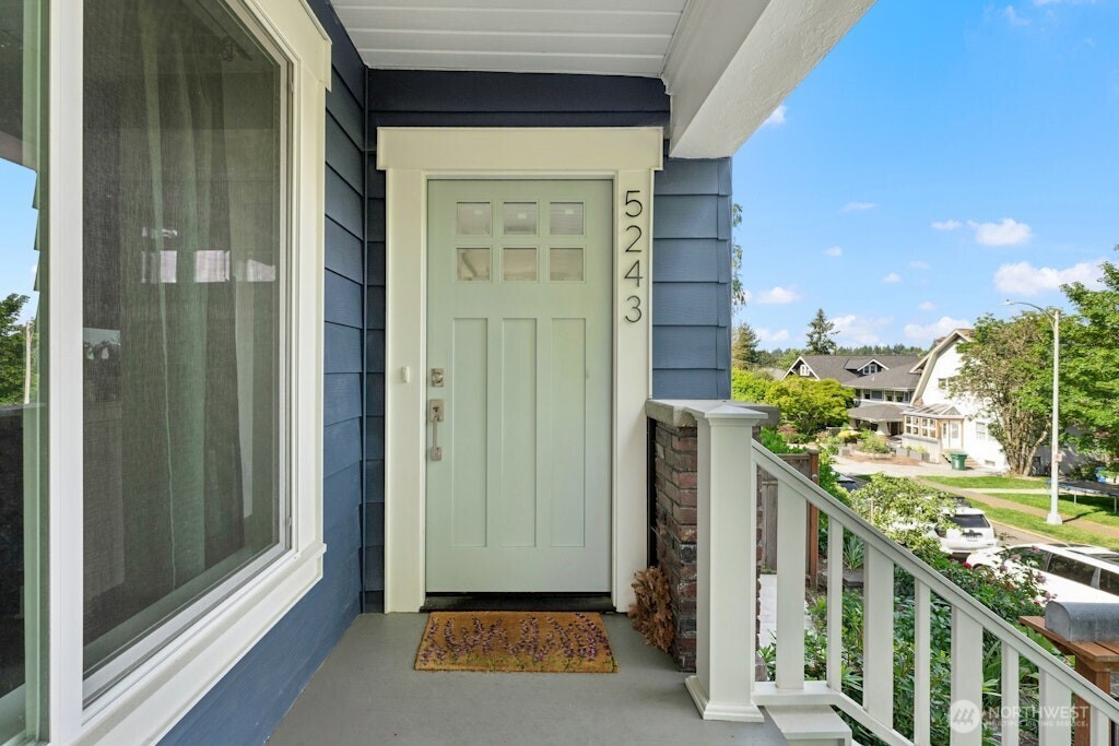 5243 19th Avenue NE, Seattle, WA 98105