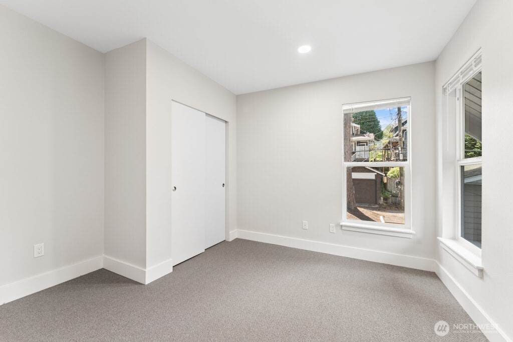 5243 19th Avenue NE, Seattle, WA 98105